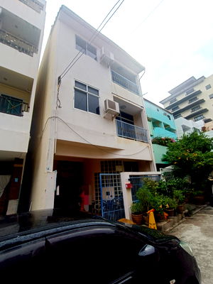 ทาวน์โฮม พัทยา ไนท์ บาซ่า : ทาวน์เฮาส์ 6ห้องนอน ทำเลทอง ฝั่งทะเล ในซอยทัพพระยา ใกล้เขาพระตำหนัก