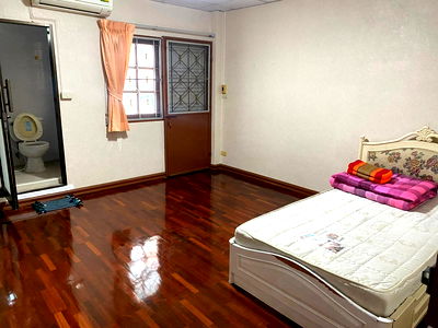 ทาวน์โฮมให้เช่า : เช่า ให้เช่า ปล่อยเช่า ทาวน์เฮาส์ ลาดพร้าว 29 ราคาถูก สนใจ Line: @951qfbfi