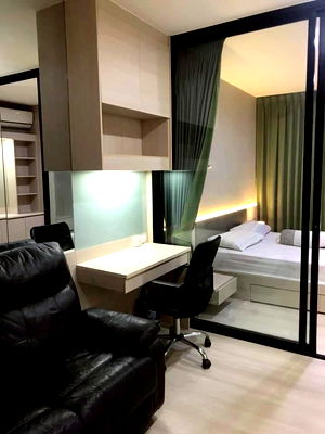 Condos for rent Esplanade Ratchadapisek  : ( Condo for rent, Life Asoke, near SWU, MRT Phetchaburi, cheap price, interested, Line: @951qfbfi