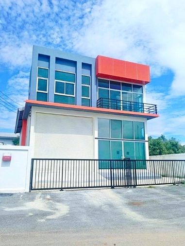 Thian Thale Metropolitan Police Station 700 m. For rent 2-story commercial building next to the road