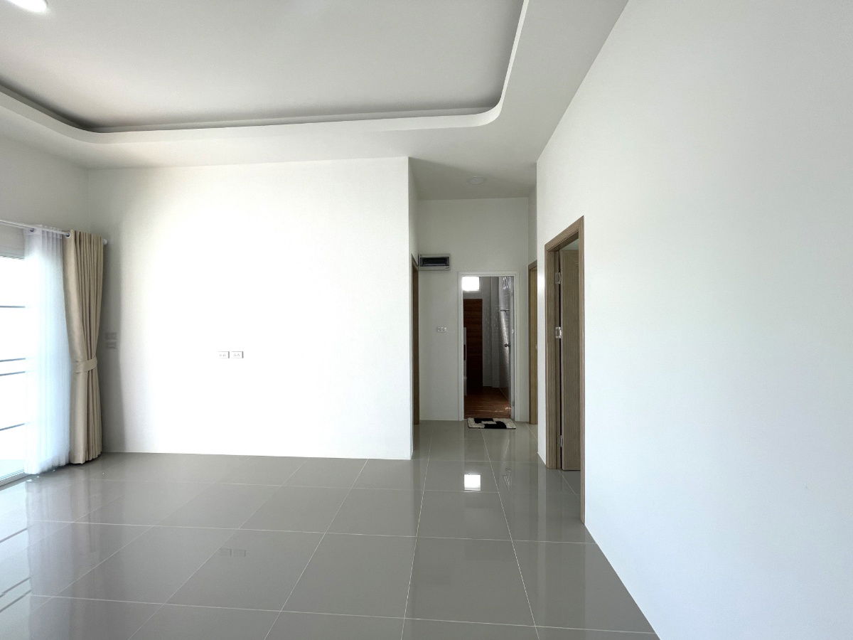 picture Single-storey detached house for sale  3 bedrooms 2 bathrooms and  2  parkings. - 5/21