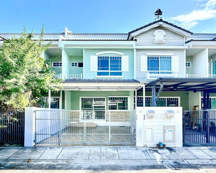 picture Two-story townhouse for sale in Villaggio Bangna Village. Beautiful house at a cheap price. - 1/18