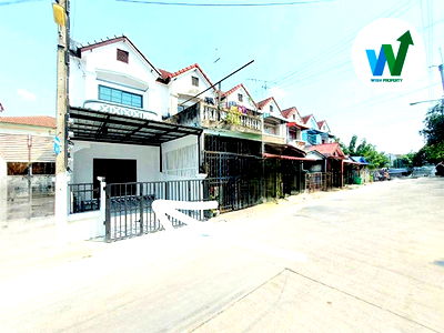 Townhouses for sale Lumlukka Road : For Sale Townhouse Baan Monchaya Village 2