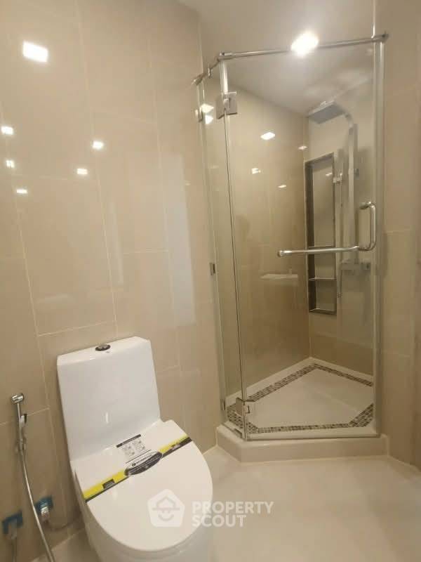 picture 1-BR Condo at The Peak Towers close to Phratamnak (ID 2388247) - 9/11