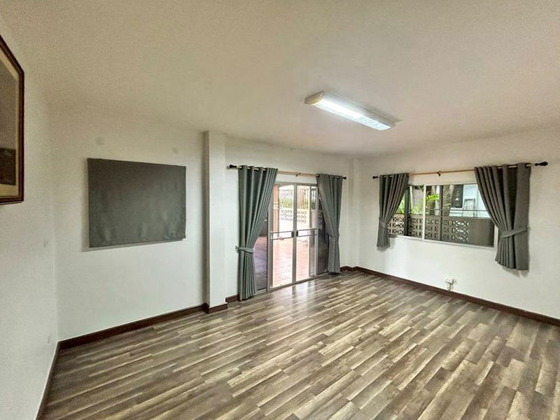 รูป ให้เช่าบ้านพูลวิลล่า 2 ชั้น ใกล้โรงเรียนนานาชาติและอุทยานพืชสวนโลก หางดง เชียงใหม่ - รูปที่ 8/16