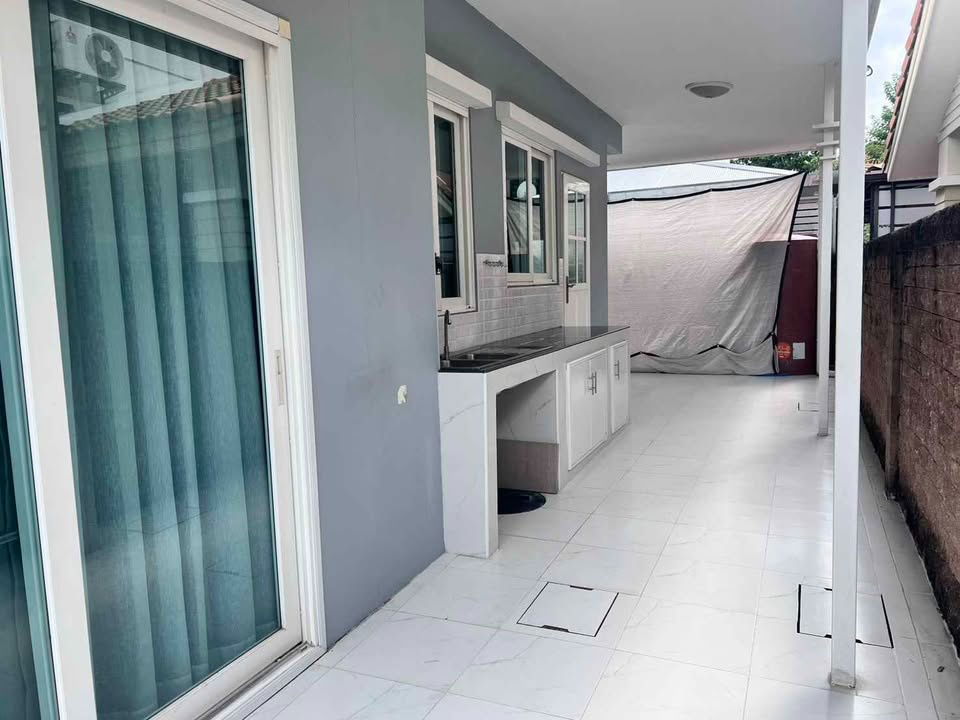 picture Two storey house for rent with 4 bedrooms,3 toilets and 2 kitchens. - 17/22