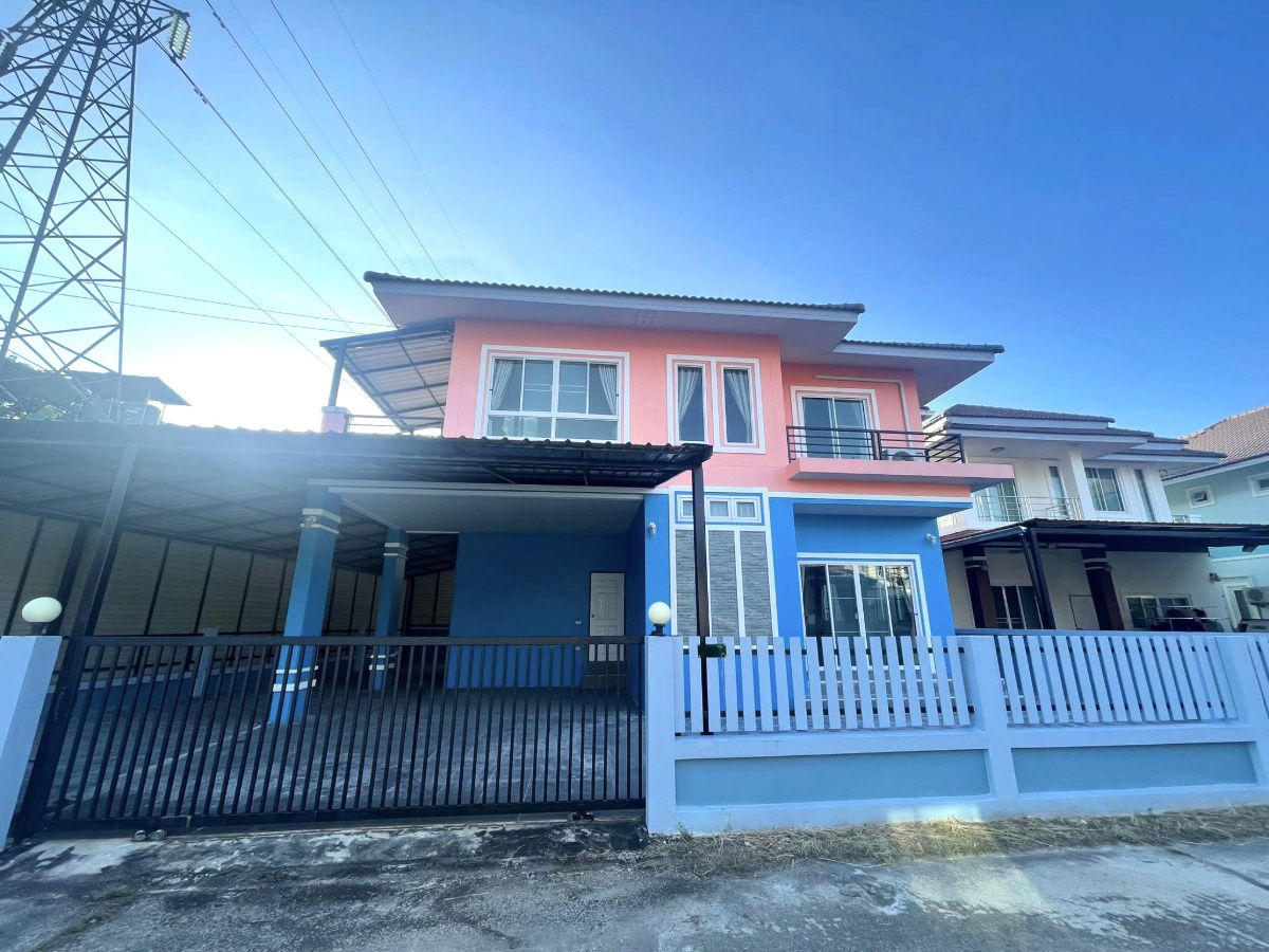picture Two storey house for rent with 3 bedrooms,3 toilets and 1 kitchen.  - 1/11