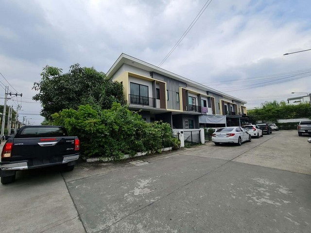 picture FOR SALE  TOWNHOUSE PROPERTY  2250000 BAHT. - 2/8