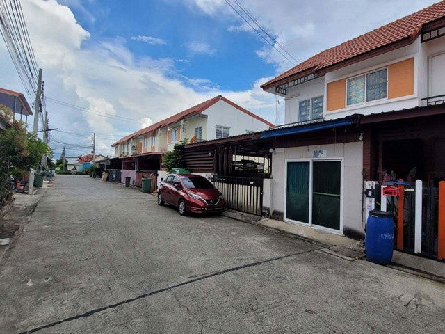 picture FOR SALE  TOWNHOUSE PROPERTY  2530000 BAHT. - 3/8