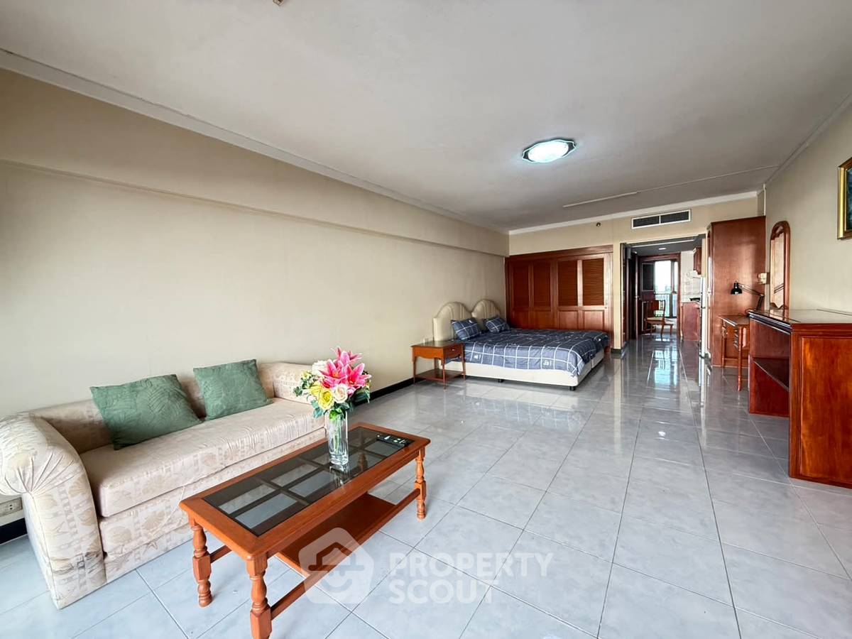 picture Studio Condo at Metro Jomtien Condotel close to Jomtien Beach (ID 2390368) - 6/11