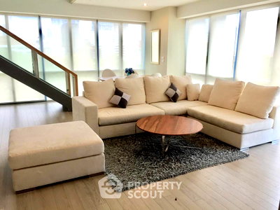 Condos for sale : 2-BR Condo at The Room Sukhumvit 21 near MRT Sukhumvit (ID 512895)