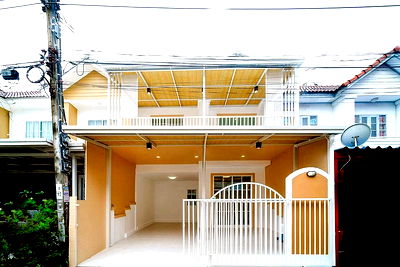 ขายทาวน์โฮม : บ้านสวย 4 ห้องนอน   #หมู่บ้านบัวทอง 4  ถนนบ้านกล้วย – ไทรน้อย  บางบัวทอง  ใกล้เซ็นทรัล เวสเกต