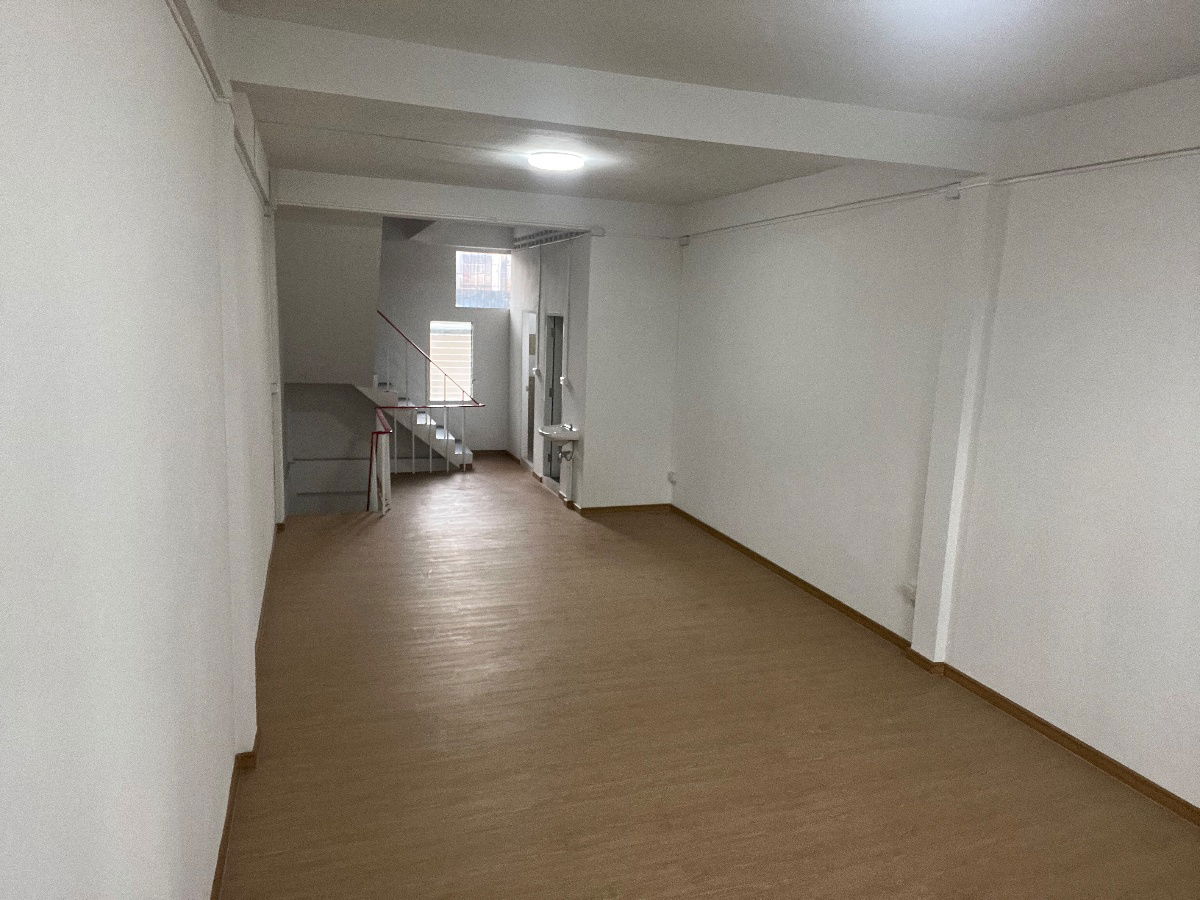 picture Prime Commercial Building for Rent!  📍 Located on Si Phraya Road – Only 800 meters from Samyan Mitrtown! - 8/14