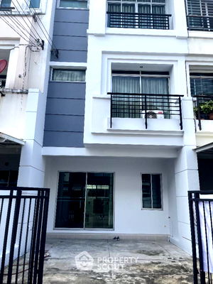 Townhouses for rent Sripatum University : 3-BR Townhouse in Chorakhe Bua (ID 1831850)