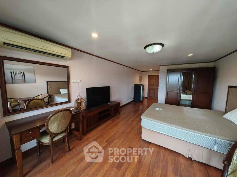 picture Studio Condo at Pattaya Hill Resort close to Phratamnak (ID 2391530) - 3/7