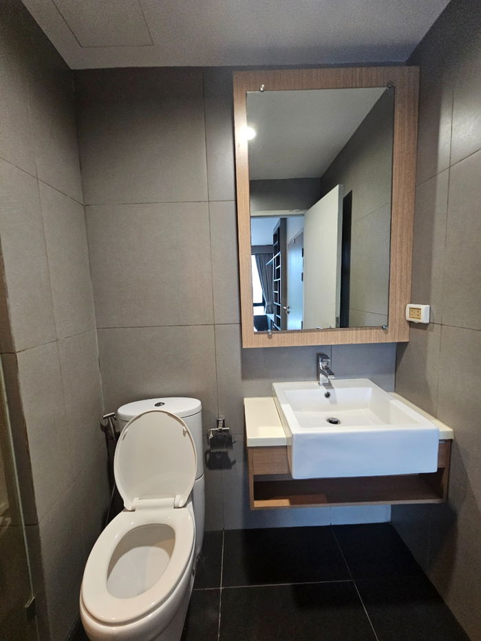 รูป พร้อมอยู่ มีเครื่องซักผ้า รับแดดเฉียงๆ กับเตียงนอนใหญ่มาก - รูปที่ 10/11