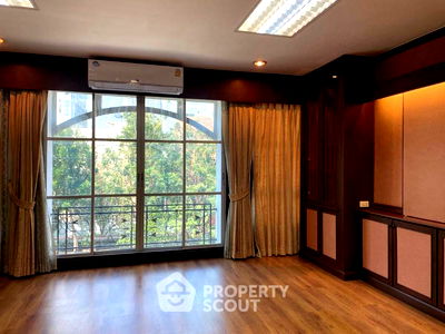Townhouses for rent MRT Ratchada  : 3-BR Townhouse near MRT Ratchadaphisek (ID 1926419)