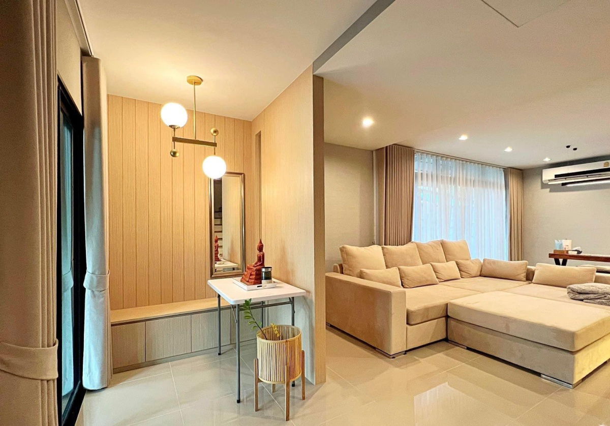 รูป 🏡#MT2406_026🏡𝗙𝗼𝗿 𝗥𝗲𝗻𝘁 6️⃣5️⃣k.🔥🔥 #ใกล้รถไฟฟ้าสายสีเหลือง  ✨#บ้านว่างนัดชมได้‼️ ราคาดีมาก บ้านสวย ‼️  บ้านเดี่ยว โครงการ โคโม่โบทานิก้าบางนา  - รูปที่ 3/18