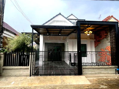 ขายทาวน์โฮม : ทาวน์เฮ้าส์หลังมุม ตกแต่งใหม่ หมู่บ้าน วรารักษ์ รังสิต-คลอง3 ถนนเลียบคลองสาม ถนนโยธาธิการคูคต-คลองหลวง คลองสาม คลองหลวง ปทุมธานี แต่งสวยพร้อมอยู่