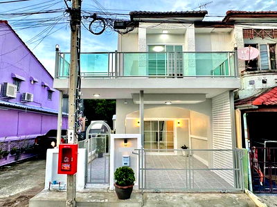 ขายทาวน์โฮม : หลังมุม มีบริเวณด้านข้าง  #หมู่บ้านนันทิชา 3/8 บ้านกล้วย – ไทรน้อย  ทาวน์เฮ้าส์ 3 ห้องนอน  รีโนเวทใหม่