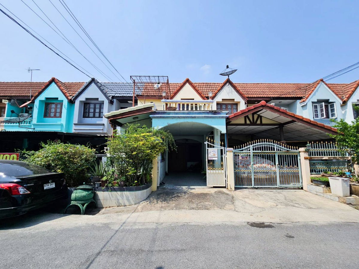 picture For Sale! 2 Storey Townhouse in Soi Mu Ban Bua Thong! 20 Sq.wa, 2 Bedrooms 2 Bathrooms Located near MRT Khlong Bang Phai / Central Westgate - 2/10