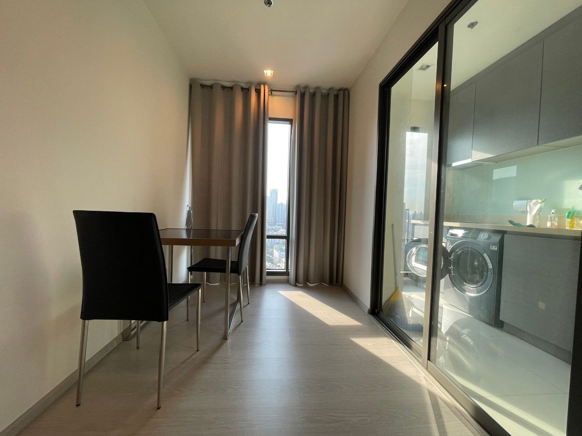 รูป (ปล่อยเช่า) คอนโด RHYTHM สุขุมวิท 36-38  I 1-BR  ห้องสวย ราคาดี เฟอร์+เครื่องใช้ไฟฟ้าครบ ใกล้ 🚆BTS ทองหล่อ																									 - รูปที่ 8/11