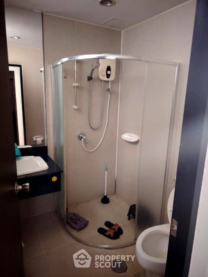 Condos for rent MRT Phahon Yothin : 2-BR Condo at The Zest Ladprao Condominium near MRT Lat Phrao (ID 2036083)