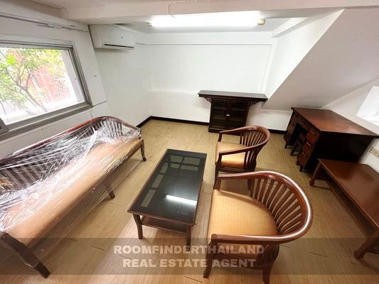 picture FOR RENT DETACHED HOUSE SUKHUMVIT 65 / 3 bedrooms 5 bathrooms / 53 Sqw. 200 Sqm. **55,000** JUST 10 MIN FROM BTS EKKAMAI. PET FRIENDLY - 7/13