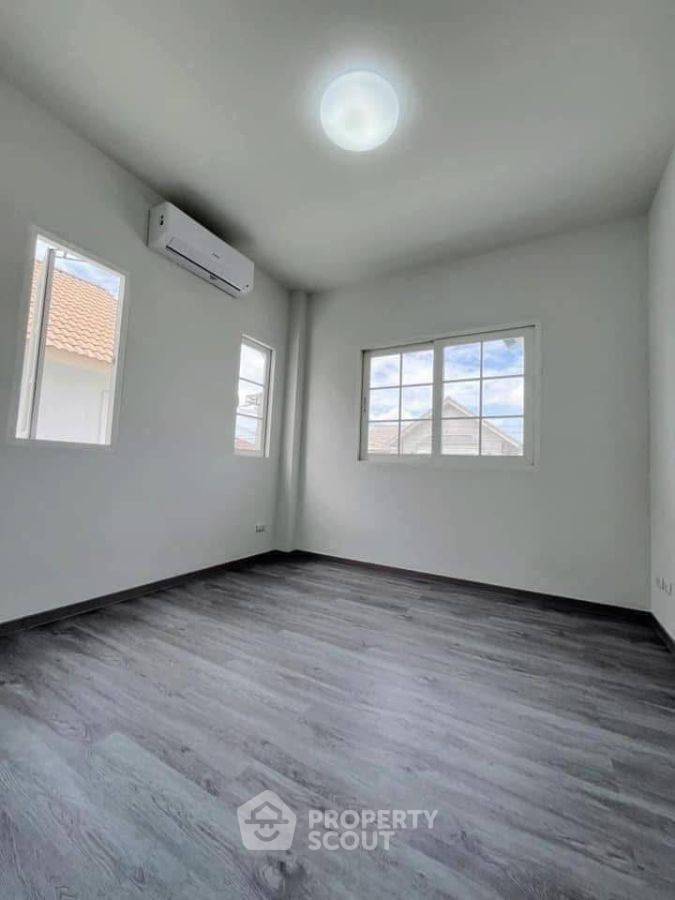 picture 3-BR House at Neighborhome Watcharaphon in Sam Wa Tawan Tok (ID 2150254) - 5/10