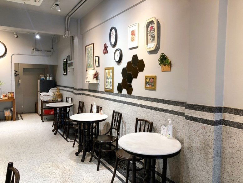 picture Commercial Building 5 floors including sky floor, Golden Location only 1 minute 10 meters walk from BTS Saint Louis - 3/8