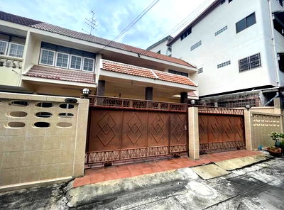Houses for rent MRT Charan 13 : Detached house for rent, Soi Charansanitwong 1, Land area 90 square wah, 5 bedrooms 4  bathrooms, Fully furnished