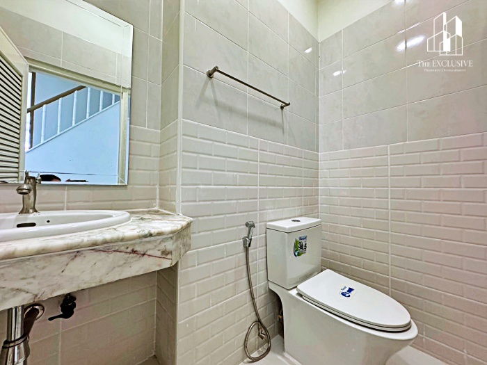 รูป ขายทาวน์เฮ้าส์ หมู่บ้านวรารักษ์ คลอง 3 (หลังมุม) รีโนเวทใหม่ พร้อมเข้าอยู่ ราคาต่ำกว่าประเมิน - รูปที่ 25/25