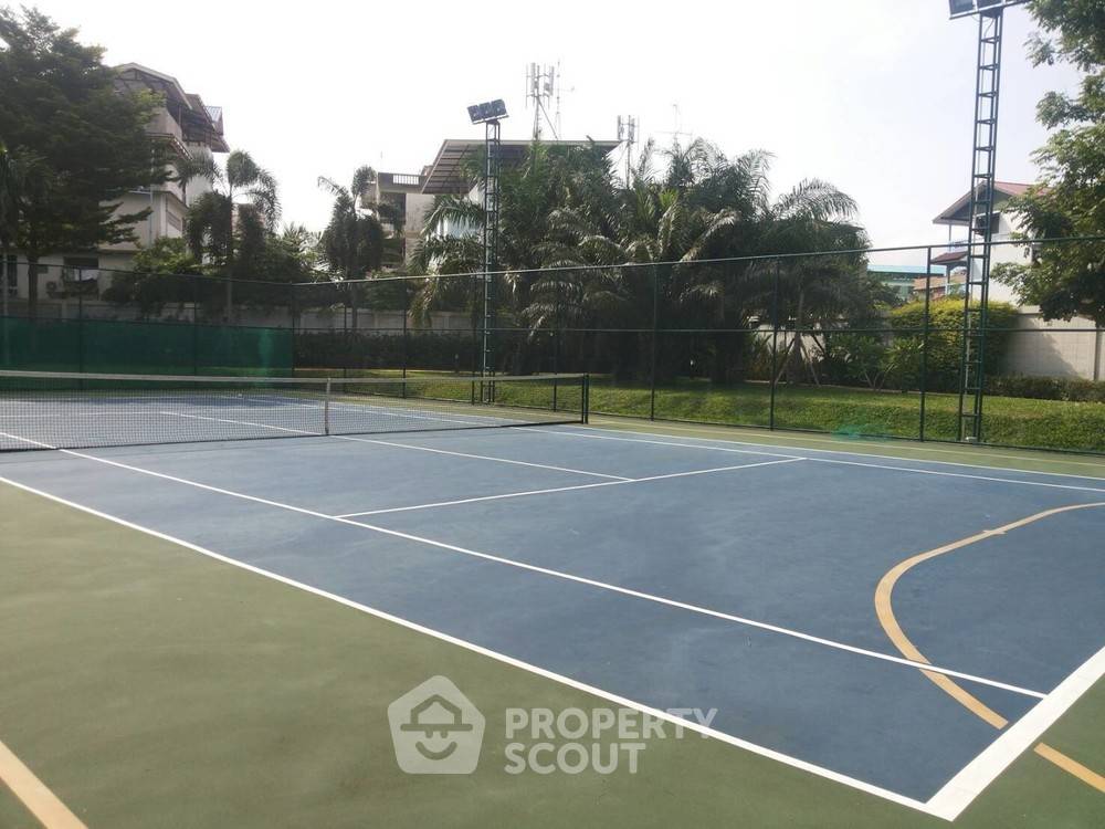 picture 2-BR Condo at Vista Garden Condominium near BTS Phra Khanong (ID 385331) - 2/9