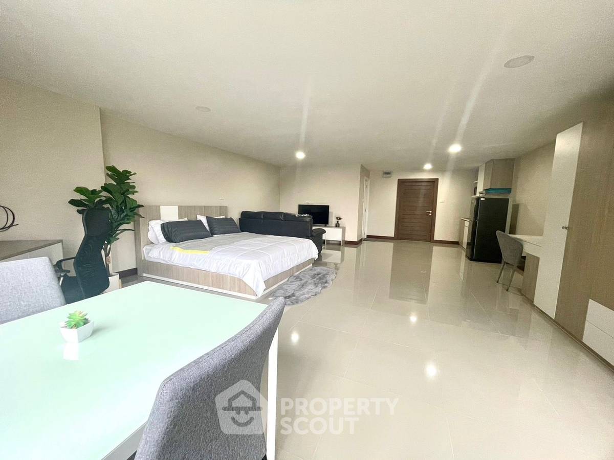 picture Studio Condo at Grand View Condo close to Baan Amphur (ID 1444051) - 1/17