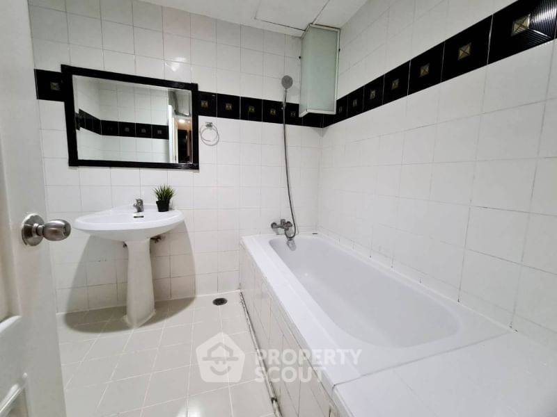 picture 1-BR Condo at The Waterford Park Sukhumvit 53 Condominium near BTS Thong Lor (ID 1995061) - 9/9