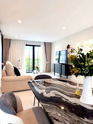 Houses for rent : 🚩Single House Setthasiri Serithai ✨4 Beds 4 Baths 2 Parking ✨Maid room + EV chargers📍Near Fashion Island