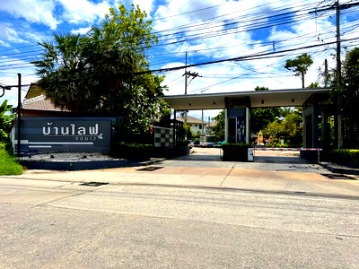 บ้านแฝด ชลบุรี : BG 2245 : หมู่บ้านบ้านไลฟ ซอย 12