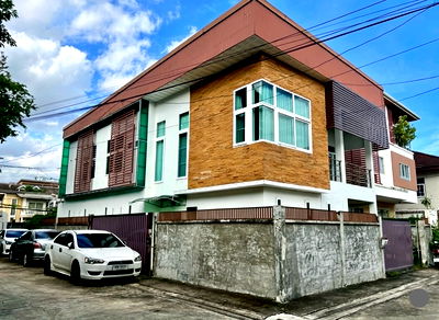 Houses for sale ม.เซนต์จอห์น : For Sale: 2-Storey Corner House with Home Office Design in Soi Vibhavadi 20, Yak 8