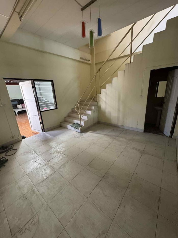 รูป ขายอาคารพาณิชย์ 3 ชั้น 2 คูหาติด หลังมุม ทำเลดี เดินทางสะดวก อำเภอบางละมุง จังหวัดชลบุรี - รูปที่ 8/12