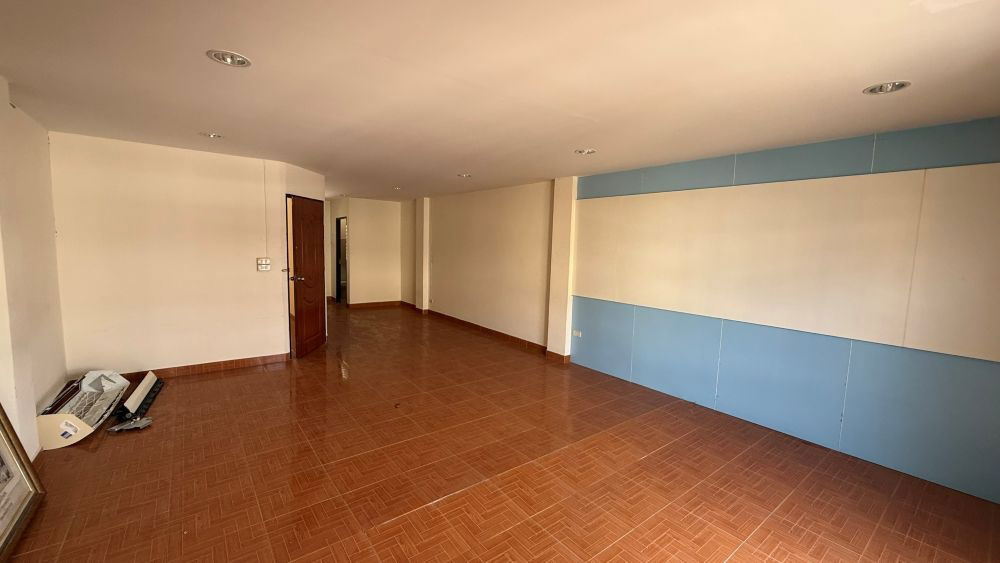 รูป ขายอาคารพาณิชย์ 3 ชั้น 2 คูหาติด หลังมุม ทำเลดี เดินทางสะดวก อำเภอบางละมุง จังหวัดชลบุรี - รูปที่ 4/12