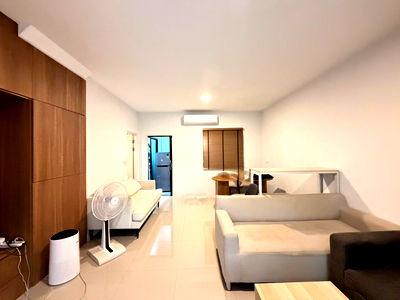 Townhouses for rent Bang Khen : for rent Gland pleno ramintra chatuchot 25,000 per month