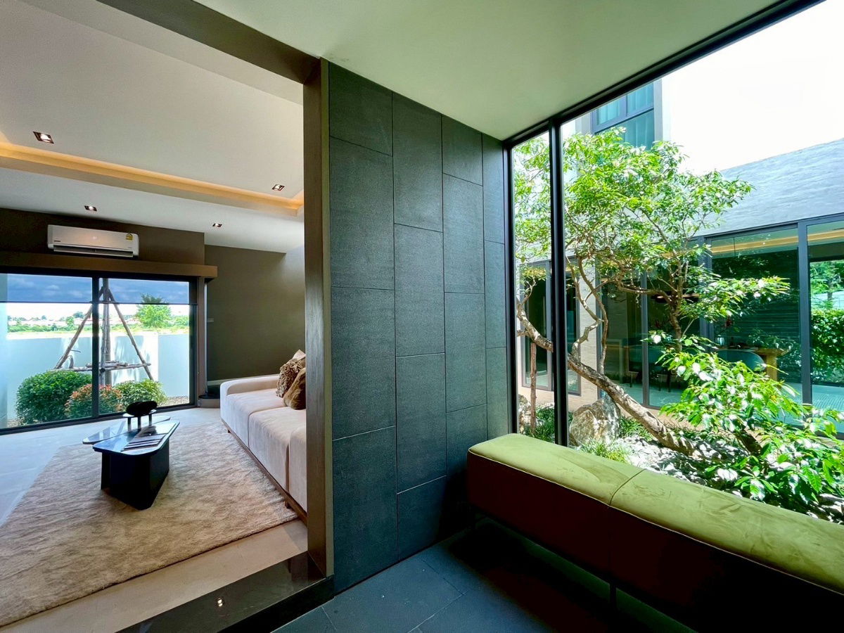 picture Two storey house for rent with 3 bedrooms, 4 toilets and 1 kitchen. - 9/33