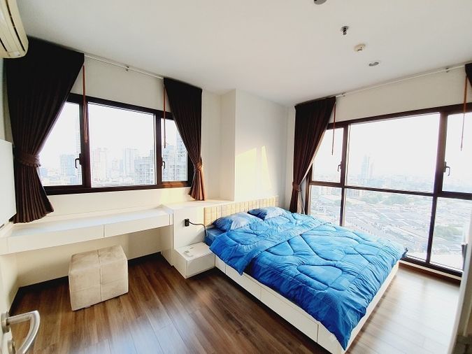 🔥ให้เช่าถูก🔥 1 นอนห้องใหญ่ ตำแหน่งห้องมุมเป็นส่วนตัว เตียง King size โครงการ Wyne by Sansiri