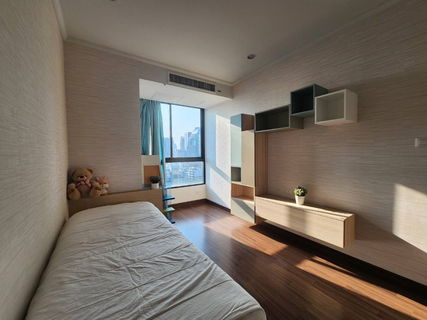 Condo for Sale near Sala Daeng / Silom / Sathorn (with Tenant)