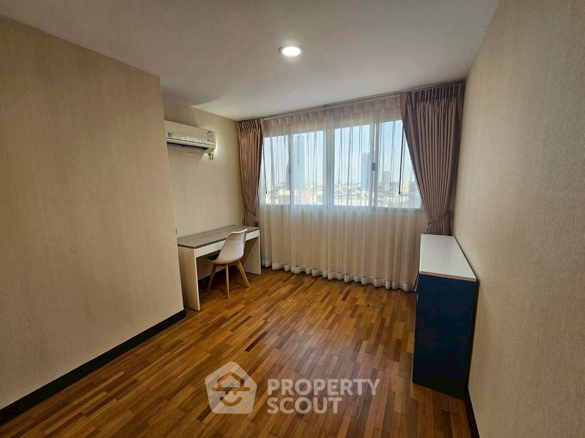 รูป คอนโด 2-ห้องนอน ที่ เดอะวอเตอร์ฟอร์ด ไดมอน ทาวเวอร์ สุขุมวิท ใกล้ BTS พร้อมพงษ์ (ID 2377650) - รูปที่ 3/15