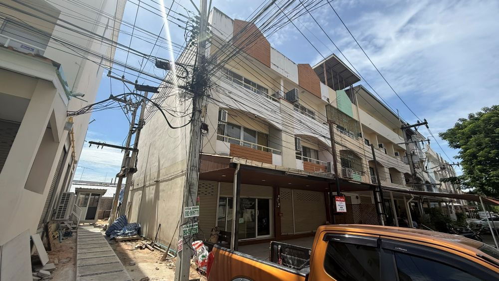 รูป ขายอาคารพาณิชย์ 3 ชั้น 2 คูหาติด หลังมุม ทำเลดี เดินทางสะดวก อำเภอบางละมุง จังหวัดชลบุรี - รูปที่ 2/12