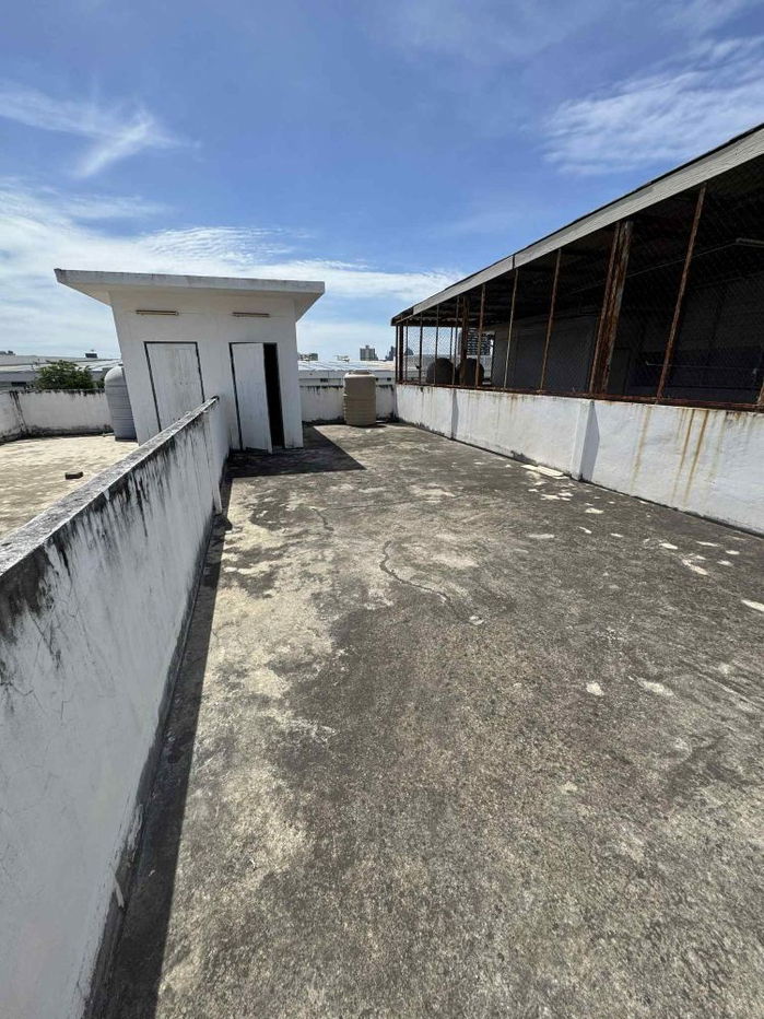 รูป ขายอาคารพาณิชย์ 3 ชั้น 2 คูหาติด หลังมุม ทำเลดี เดินทางสะดวก อำเภอบางละมุง จังหวัดชลบุรี - รูปที่ 11/12