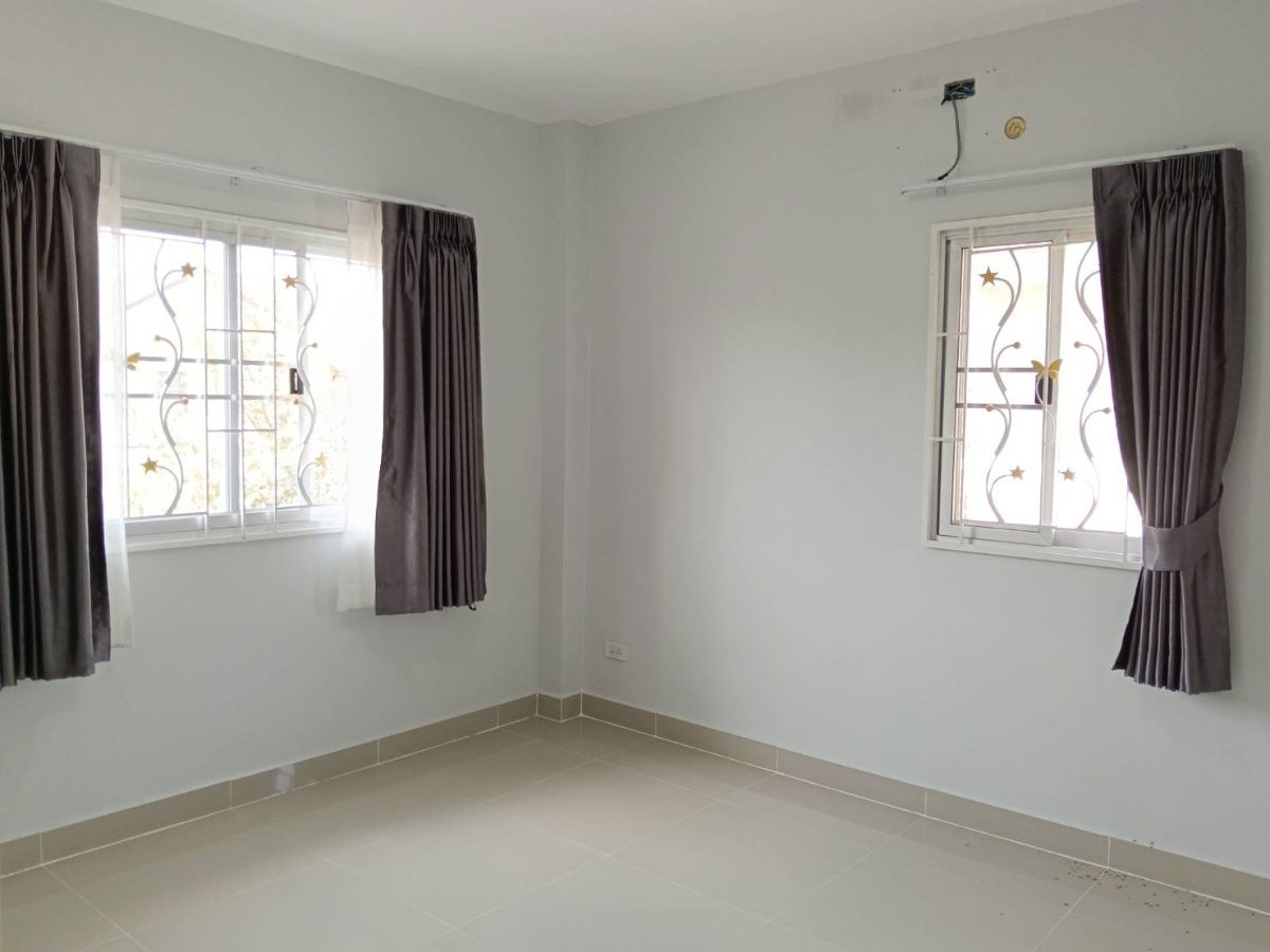 picture Single House for Sale – Khunapat 1 Project Land area: 52.5 sq. wah (≈ 210 sq.m.) Usable area: 120 sq.m. Great location near Bang Bua Thong 4 Road  - 10/19