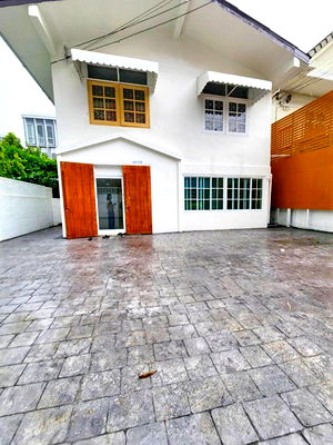 Shophouses for rent Srinagarindra Road : 4bed BTS Bearing 900m. 2-story detached house for rent new condition 50 sq.wa. 200 sq.m. BITEC 1.2