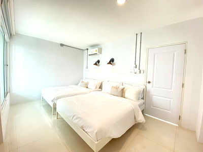 Apartment building for rent : For Rent 2-Bedrooms Apartment near BTS Saphan Khwai, Soi Pradiphat 17